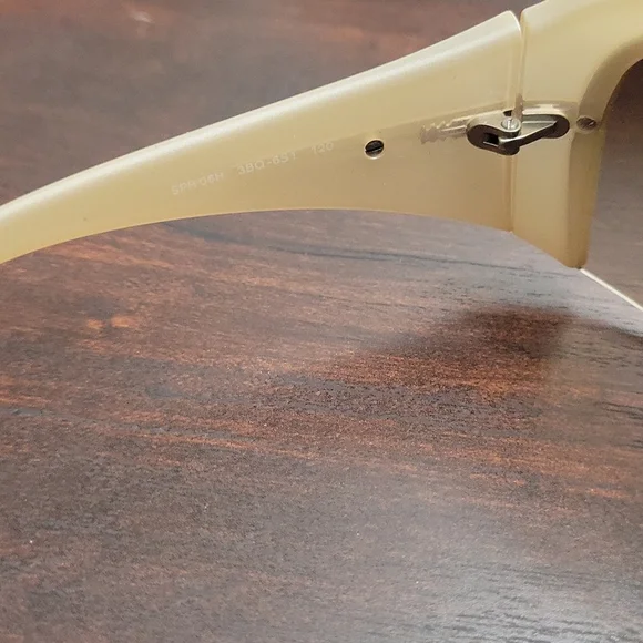 2 pair of Prada sunglasses - Picture 6 of 6